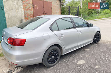 Седан Volkswagen Jetta 2011 в 