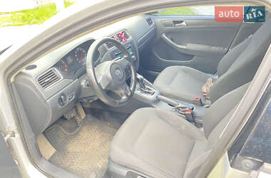 Седан Volkswagen Jetta 2011 в 