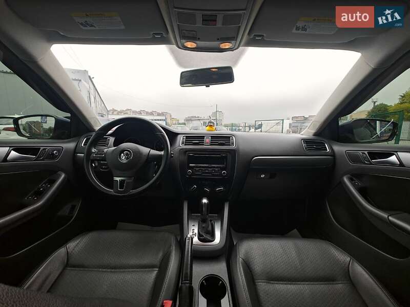 Седан Volkswagen Jetta 2013 в Львові