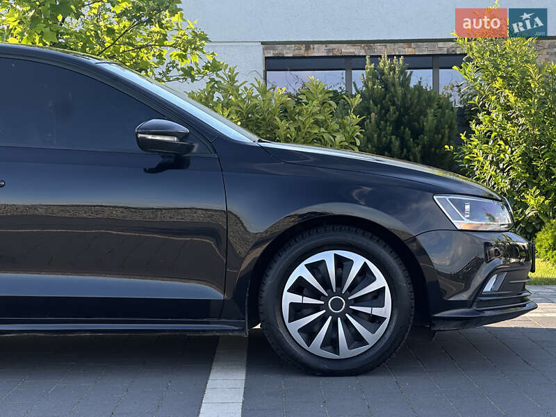 Седан Volkswagen Jetta 2015 в Мукачевому