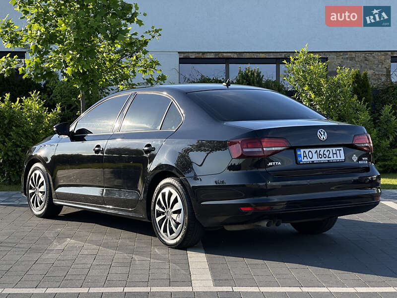 Седан Volkswagen Jetta 2015 в Мукачевому