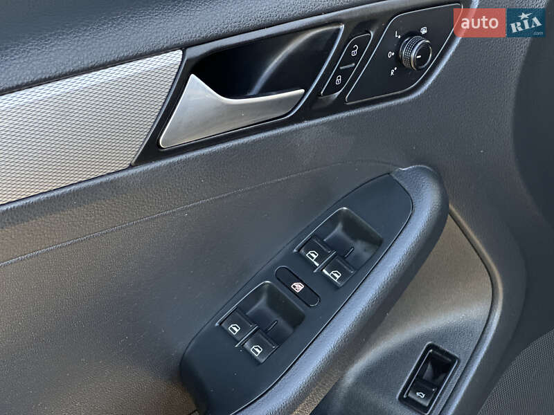 Седан Volkswagen Jetta 2015 в Мукачевому