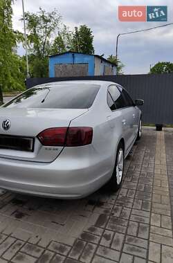 Седан Volkswagen Jetta 2012 в 