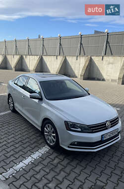 Седан Volkswagen Jetta 2015 в 