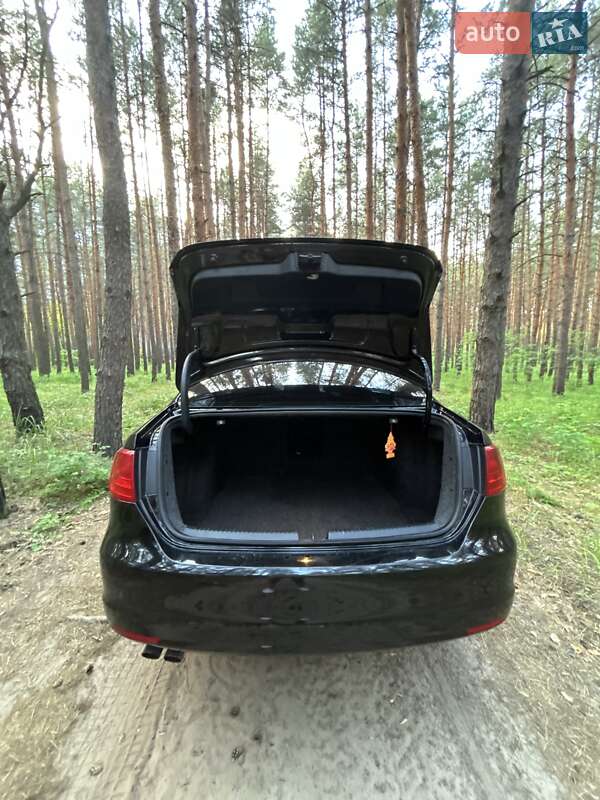 Седан Volkswagen Jetta 2011 в Каменском