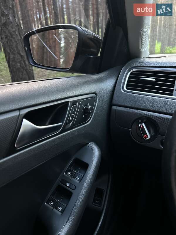 Седан Volkswagen Jetta 2011 в Каменском