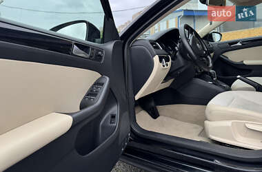 Седан Volkswagen Jetta 2016 в 