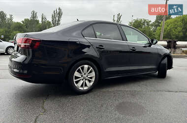 Седан Volkswagen Jetta 2016 в 