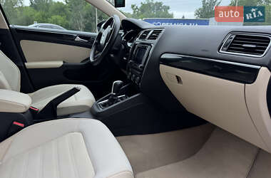 Седан Volkswagen Jetta 2016 в 
