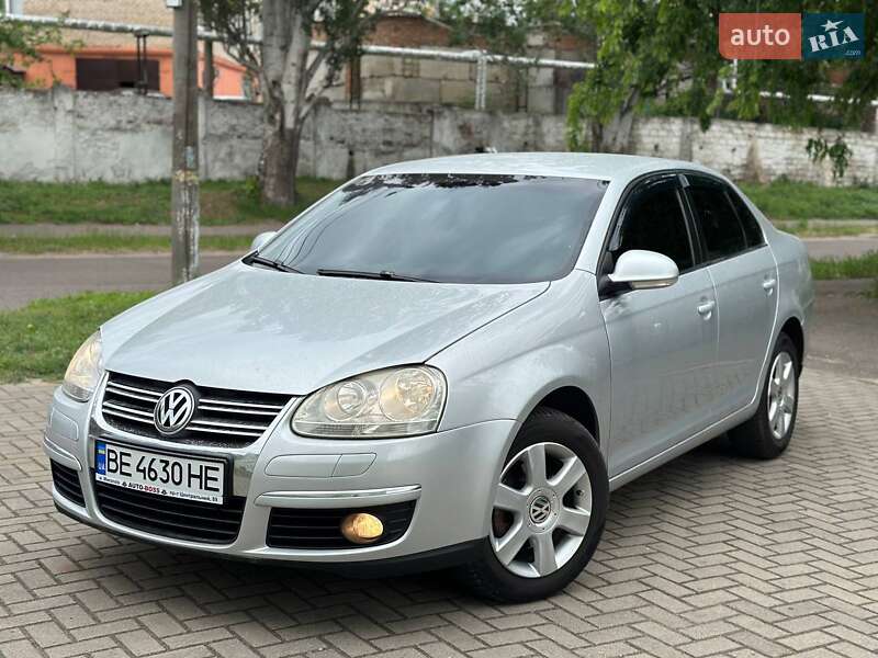 Седан Volkswagen Jetta 2010 в 