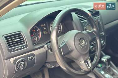 Седан Volkswagen Jetta 2010 в 