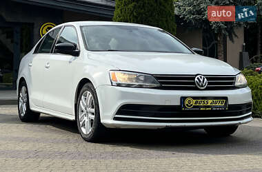 Седан Volkswagen Jetta 2015 в Львове