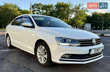 Седан Volkswagen Jetta 2016 в Миколаєві