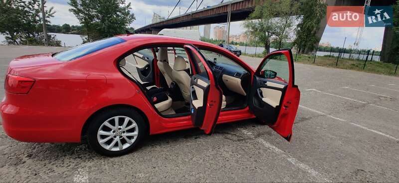 Седан Volkswagen Jetta 2011 в Києві