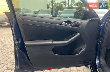 Седан Volkswagen Jetta 2010 в 