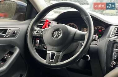 Седан Volkswagen Jetta 2010 в 