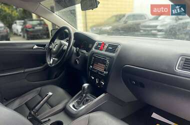 Седан Volkswagen Jetta 2010 в 