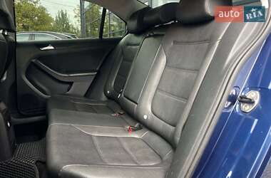 Седан Volkswagen Jetta 2010 в 