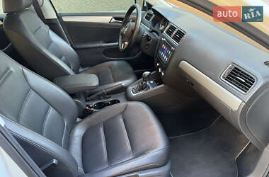 Седан Volkswagen Jetta 2014 в 