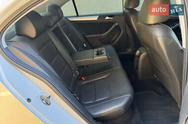 Седан Volkswagen Jetta 2014 в 