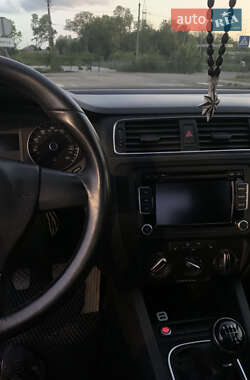 Седан Volkswagen Jetta 2014 в 