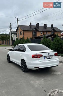 Седан Volkswagen Jetta 2015 в 