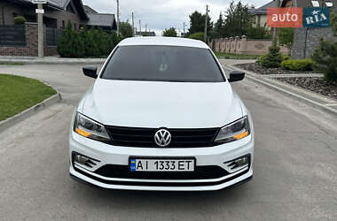 Седан Volkswagen Jetta 2015 в 