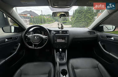 Седан Volkswagen Jetta 2015 в 
