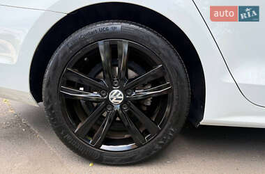 Седан Volkswagen Jetta 2015 в 