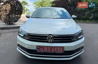 Седан Volkswagen Jetta 2015 в 