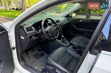 Седан Volkswagen Jetta 2015 в 