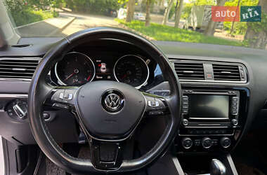 Седан Volkswagen Jetta 2015 в 