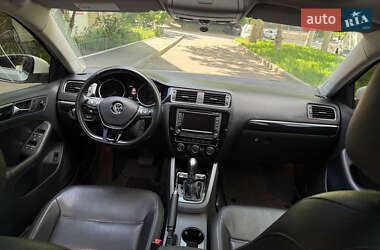 Седан Volkswagen Jetta 2015 в 