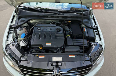 Седан Volkswagen Jetta 2015 в 