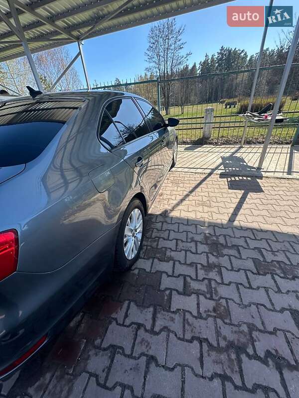 Седан Volkswagen Jetta 2013 в Житомире