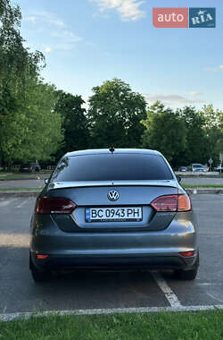 Седан Volkswagen Jetta 2013 в 
