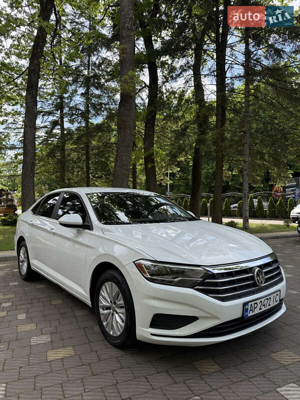 Седан Volkswagen Jetta 2018 в 