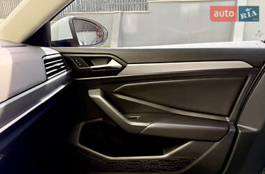 Седан Volkswagen Jetta 2018 в 