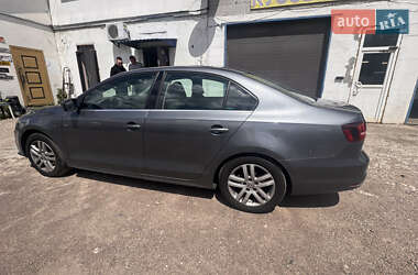 Седан Volkswagen Jetta 2016 в 
