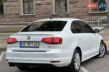 Седан Volkswagen Jetta 2015 в 