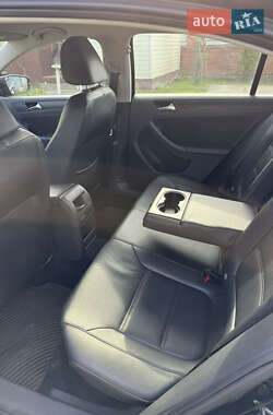 Седан Volkswagen Jetta 2013 в 