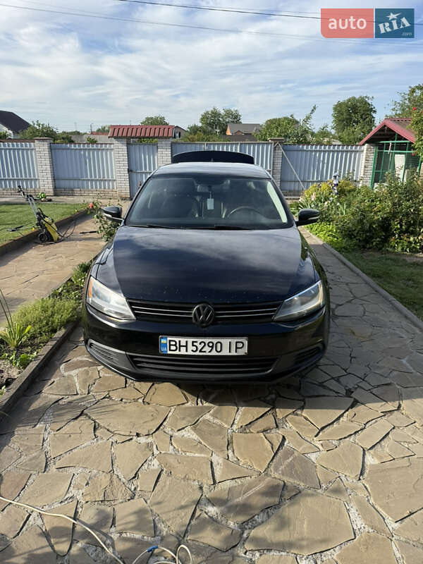 Седан Volkswagen Jetta 2013 в 