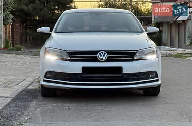 Седан Volkswagen Jetta 2016 в 