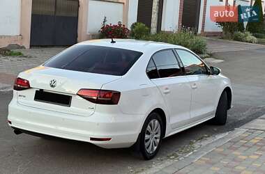 Седан Volkswagen Jetta 2016 в 