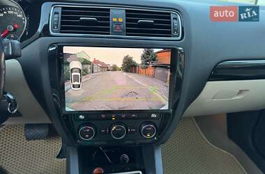 Седан Volkswagen Jetta 2016 в 