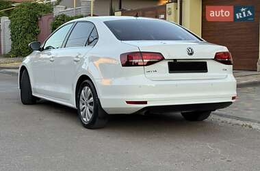 Седан Volkswagen Jetta 2016 в 