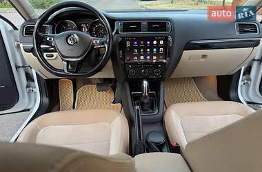 Седан Volkswagen Jetta 2016 в 