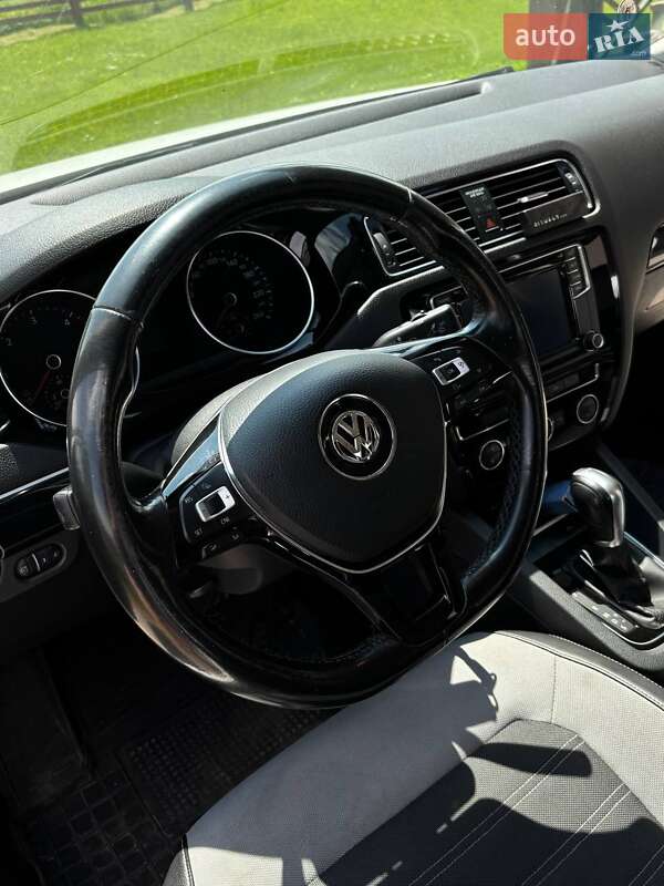 Седан Volkswagen Jetta 2016 в Калуше