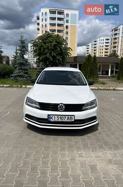 Седан Volkswagen Jetta 2016 в 