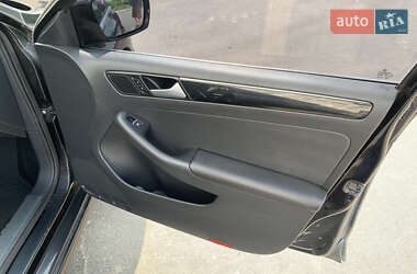 Седан Volkswagen Jetta 2015 в 